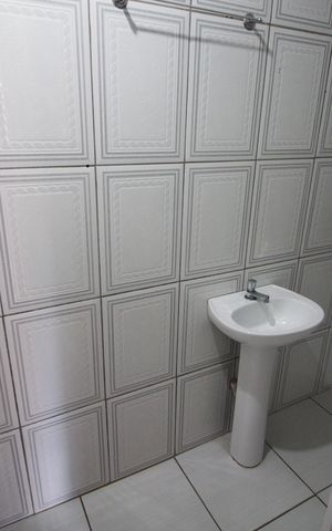 Casa à venda com 100m², 2 quartos e sem vagaBanheiro 1