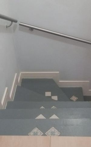Casa de condomínio à venda com 80m², 3 quartos e 2 vagas Casa de condomínio à venda com 80m², 3 quartos e 2 vagasEscada
