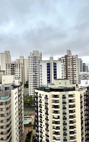 Apartamento à venda com 80m², 2 quartos e 3 vagas Apartamento à venda com 80m², 2 quartos e 3 vagasVista da Varanda