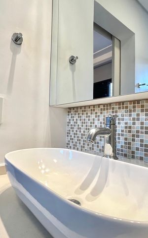 Apartamento à venda com 80m², 2 quartos e 3 vagas Apartamento à venda com 80m², 2 quartos e 3 vagasBanheiro da Suíte