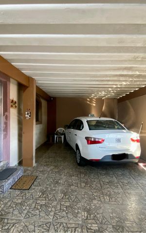 Casa à venda com 120m², 2 quartos e 2 vagas Casa à venda com 120m², 2 quartos e 2 vagasGaragem