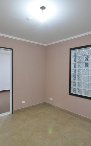Casa à venda com 370m², 5 quartos e 6 vagasCopa