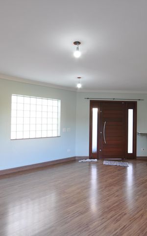 Casa à venda com 370m², 5 quartos e 6 vagasSala 1