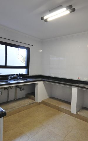 Casa à venda com 370m², 5 quartos e 6 vagasCozinha