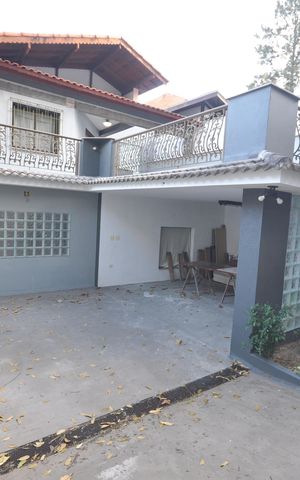 Casa à venda com 370m², 5 quartos e 6 vagasGaragem