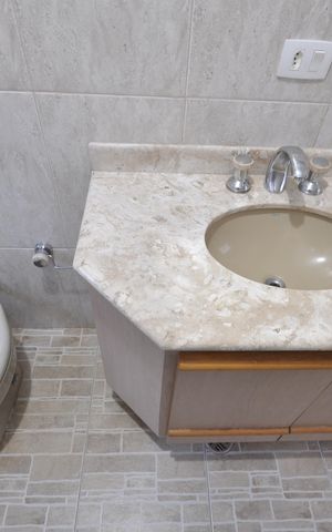 Casa à venda com 370m², 5 quartos e 6 vagasBanheiro Social 2