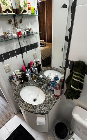 Apartamento à venda com 57m², 2 quartos e 2 vagas Apartamento à venda com 57m², 2 quartos e 2 vagasBanheiro da Suíte