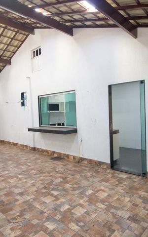 Casa à venda com 245m², 4 quartos e 8 vagas Casa à venda com 245m², 4 quartos e 8 vagasÁrea externa