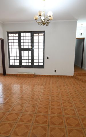 Casa à venda com 280m², 3 quartos e 2 vagasSala