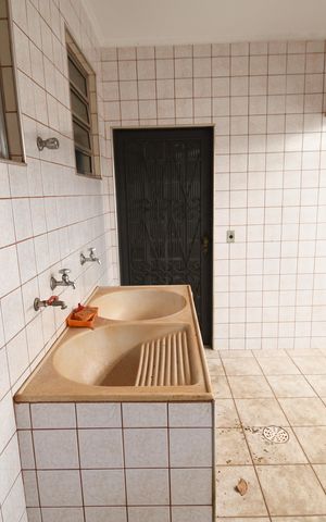 Casa à venda com 280m², 3 quartos e 2 vagasÁrea de Serviço