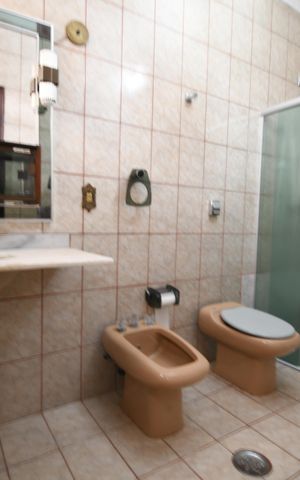 Casa à venda com 280m², 3 quartos e 2 vagasBanheiro da Suíte 3