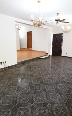 Casa à venda com 280m², 3 quartos e 2 vagasSala
