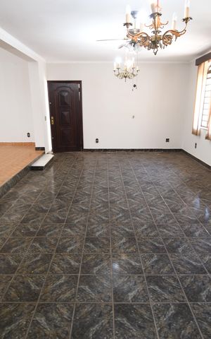 Casa à venda com 280m², 3 quartos e 2 vagasSala