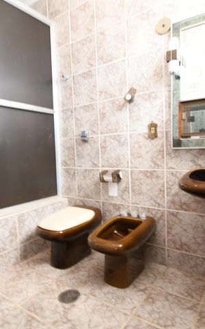 Casa à venda com 280m², 3 quartos e 2 vagasBanheiro da Suíte 1