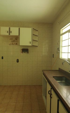 Casa à venda com 104m², 2 quartos e 3 vagas Casa à venda com 104m², 2 quartos e 3 vagasCozinha