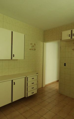 Casa à venda com 104m², 2 quartos e 3 vagas Casa à venda com 104m², 2 quartos e 3 vagasCozinha