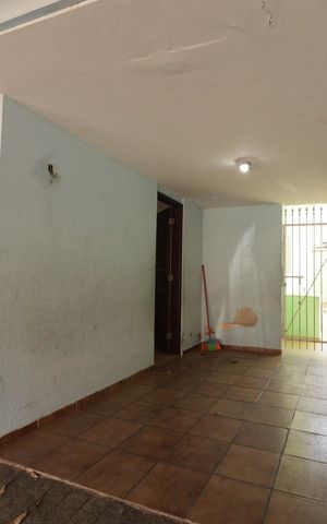 Casa à venda com 104m², 2 quartos e 3 vagas Casa à venda com 104m², 2 quartos e 3 vagasQuintal