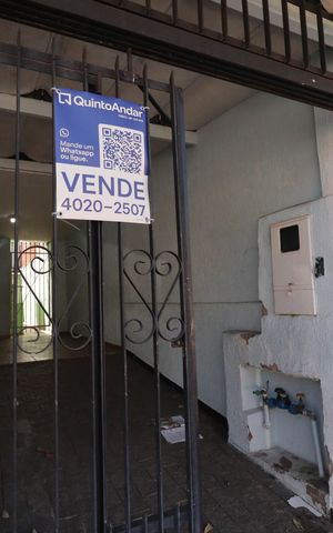 Casa à venda com 104m², 2 quartos e 3 vagas Casa à venda com 104m², 2 quartos e 3 vagasFachada