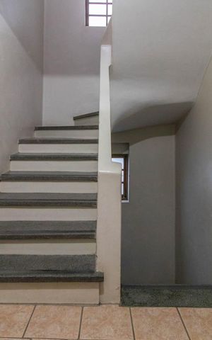 Apartamento à venda com 70m², 2 quartos e sem vagaEscadas