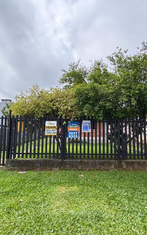 Casa à venda com 400m², 1 quarto e 1 vaga Casa à venda com 400m², 1 quarto e 1 vagaFachada