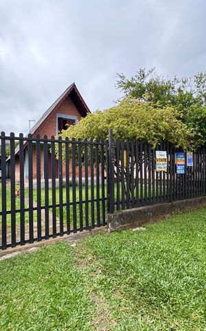 Casa à venda com 400m², 1 quarto e 1 vaga Casa à venda com 400m², 1 quarto e 1 vagaFachada
