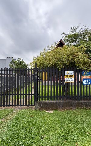 Casa à venda com 400m², 1 quarto e 1 vaga Casa à venda com 400m², 1 quarto e 1 vagaFachada