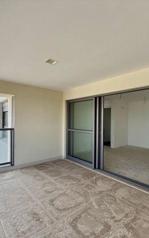 Apartamento à venda com 77m², 2 quartos e 1 vaga Apartamento à venda com 77m², 2 quartos e 1 vagaVaranda