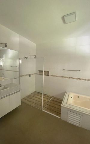 Casa de condomínio para alugar com 1290m², 6 quartos e 6 vagas