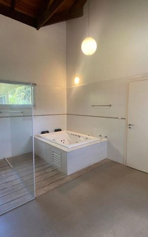 Casa de condomínio para alugar com 1290m², 6 quartos e 6 vagas
