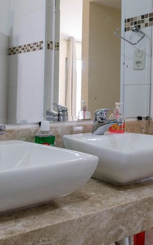 Casa à venda com 385m², 4 quartos e 6 vagas Casa à venda com 385m², 4 quartos e 6 vagasBanheiro da Suíte 1