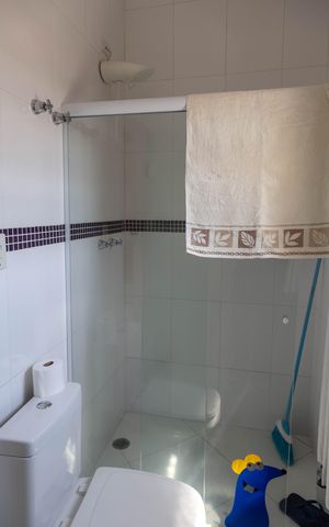 Casa à venda com 385m², 4 quartos e 6 vagas Casa à venda com 385m², 4 quartos e 6 vagasBanheiro da Suíte 2
