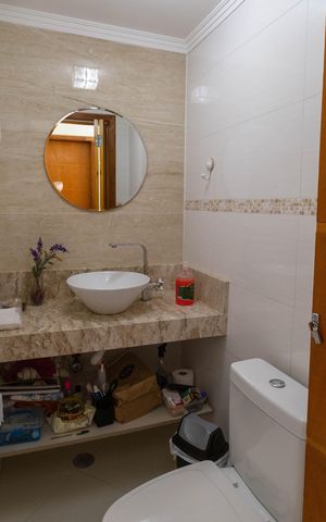 Casa à venda com 385m², 4 quartos e 6 vagas Casa à venda com 385m², 4 quartos e 6 vagasLavabo