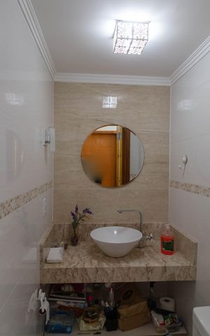 Casa à venda com 385m², 4 quartos e 6 vagas Casa à venda com 385m², 4 quartos e 6 vagasLavabo