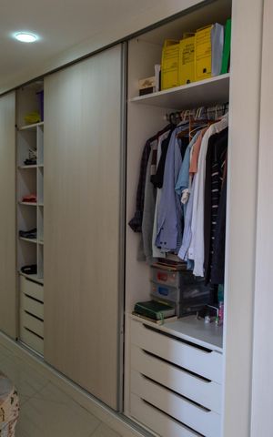 Casa à venda com 385m², 4 quartos e 6 vagas Casa à venda com 385m², 4 quartos e 6 vagasCloset da Suíte 1