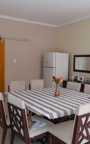 Casa à venda com 385m², 4 quartos e 6 vagas Casa à venda com 385m², 4 quartos e 6 vagasSala de Jantar