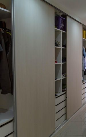 Casa à venda com 385m², 4 quartos e 6 vagas Casa à venda com 385m², 4 quartos e 6 vagasCloset da Suíte 1