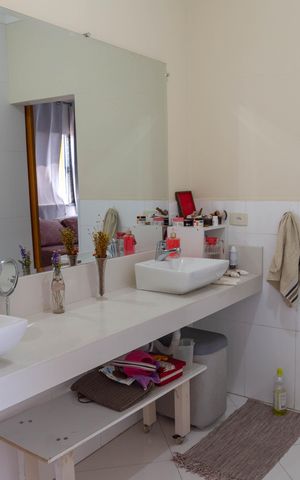 Casa à venda com 385m², 4 quartos e 6 vagas Casa à venda com 385m², 4 quartos e 6 vagasBanheiro da Suíte 2