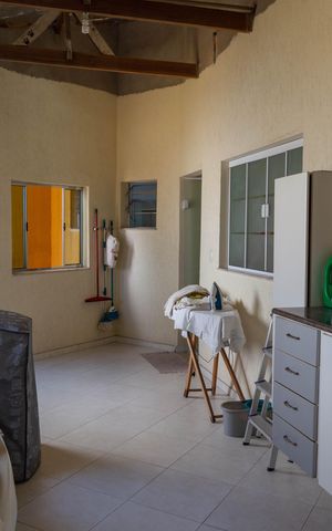 Casa à venda com 385m², 4 quartos e 6 vagas Casa à venda com 385m², 4 quartos e 6 vagasÁrea de Serviço
