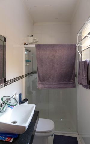 Casa à venda com 385m², 4 quartos e 6 vagas Casa à venda com 385m², 4 quartos e 6 vagasBanheiro da Suíte 4
