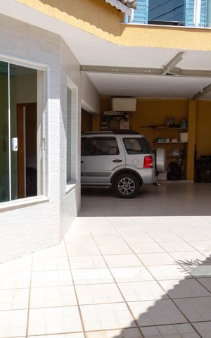 Casa à venda com 385m², 4 quartos e 6 vagas Casa à venda com 385m², 4 quartos e 6 vagasGaragem