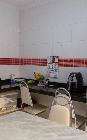 Casa à venda com 385m², 4 quartos e 6 vagas Casa à venda com 385m², 4 quartos e 6 vagasCozinha