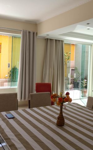 Casa à venda com 385m², 4 quartos e 6 vagas Casa à venda com 385m², 4 quartos e 6 vagasSala de Jantar