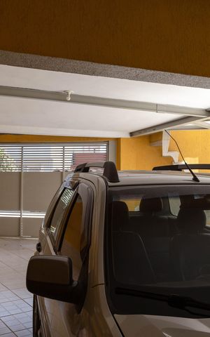 Casa à venda com 385m², 4 quartos e 6 vagas Casa à venda com 385m², 4 quartos e 6 vagasGaragem