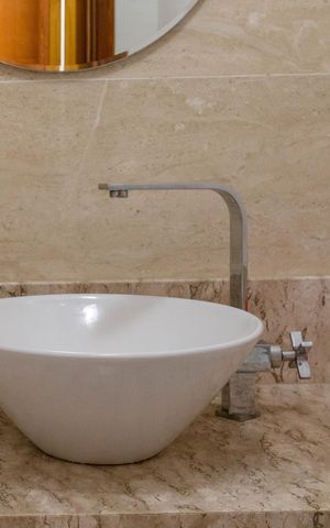 Casa à venda com 385m², 4 quartos e 6 vagas Casa à venda com 385m², 4 quartos e 6 vagasLavabo