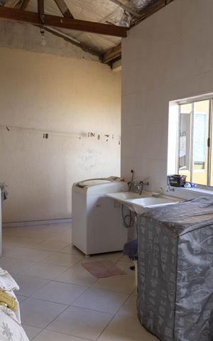 Casa à venda com 385m², 4 quartos e 6 vagas Casa à venda com 385m², 4 quartos e 6 vagasÁrea de Serviço