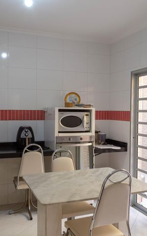 Casa à venda com 385m², 4 quartos e 6 vagas Casa à venda com 385m², 4 quartos e 6 vagasCozinha