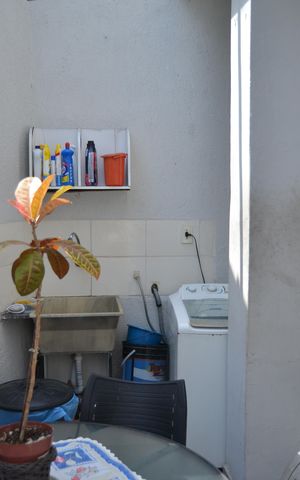 Casa à venda com 100m², 2 quartos e 1 vagaÁrea de Serviço
