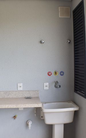 Apartamento à venda com 70m², 3 quartos e 2 vagas Apartamento à venda com 70m², 3 quartos e 2 vagasÁrea de Serviço
