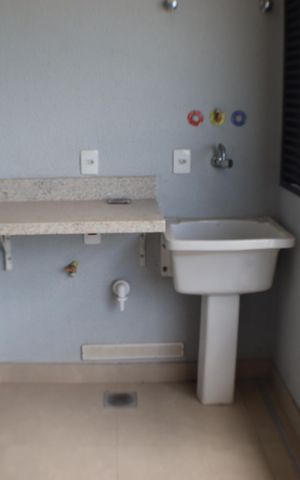 Apartamento à venda com 70m², 3 quartos e 2 vagas Apartamento à venda com 70m², 3 quartos e 2 vagasÁrea de Serviço