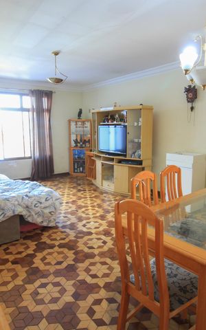 Casa à venda com 300m², 3 quartos e 6 vagas Casa à venda com 300m², 3 quartos e 6 vagasSala